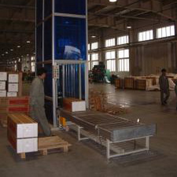 垂直提升機(jī)